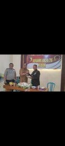 Memperingati HUT TNI ke 81 Koramil Jelbuk, Kapolsek Jelbuk beserta Muspika Potong Tumpeng bersama